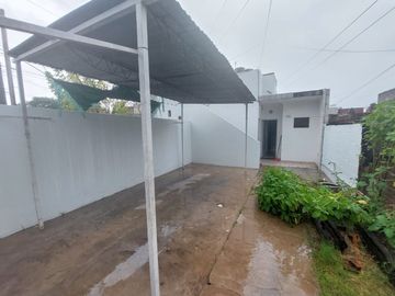 VENTA CASA 5 AMB EN HURLINGHAM C/ JARDIN Y COCHERA