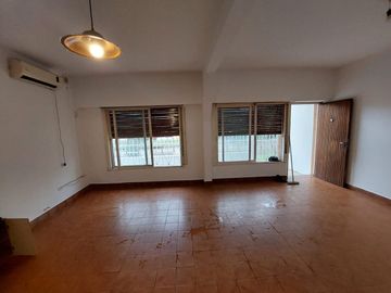 VENTA CASA 5 AMB EN HURLINGHAM C/ JARDIN Y COCHERA