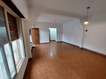 VENTA CASA 5 AMB EN HURLINGHAM C/ JARDIN Y COCHERA