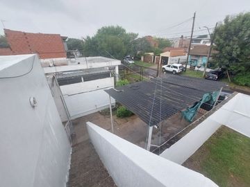 VENTA CASA 5 AMB EN HURLINGHAM C/ JARDIN Y COCHERA