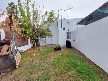 VENTA CASA 5 AMB EN HURLINGHAM C/ JARDIN Y COCHERA