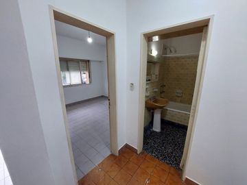 VENTA CASA 5 AMB EN HURLINGHAM C/ JARDIN Y COCHERA
