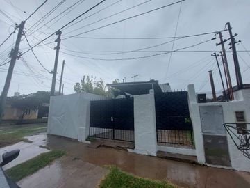 VENTA CASA 5 AMB EN HURLINGHAM C/ JARDIN Y COCHERA