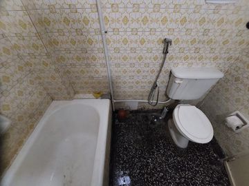 VENTA CASA 5 AMB EN HURLINGHAM C/ JARDIN Y COCHERA