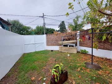 VENTA CASA 5 AMB EN HURLINGHAM C/ JARDIN Y COCHERA