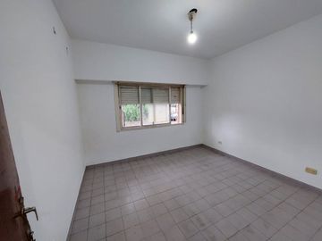 VENTA CASA 5 AMB EN HURLINGHAM C/ JARDIN Y COCHERA