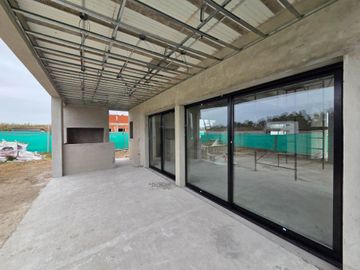 VENTA CASA A ESTRENAR EN BARRIO CERRADO EL OLIVAR