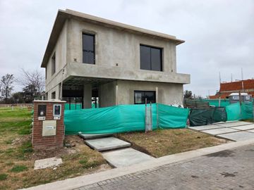 VENTA CASA A ESTRENAR EN BARRIO CERRADO EL OLIVAR