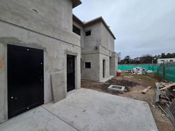 VENTA CASA A ESTRENAR EN BARRIO CERRADO EL OLIVAR