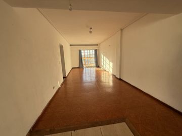 OPORTUNIDAD VENTA DEPARTAMENTO 4 AMB. FLORES CENTR