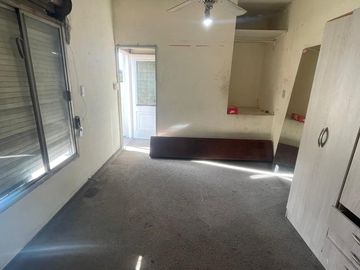 Venta en Block de casa de 3 y 2 ambientes