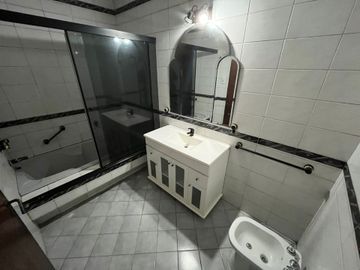 Venta en Block de casa de 3 y 2 ambientes