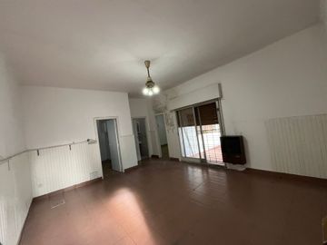 Venta en Block de casa de 3 y 2 ambientes