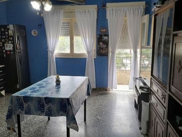 WILDE: CASA 4 AMB. + 2 LOCALES. 