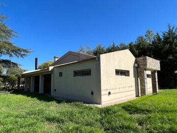VENTA CASA 3 DORMIT CON PARQUE, PILETA Y PARRILLA