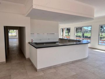 CASA EN VENTA 5 AMBIENTES - LOMAS DE EZEIZA