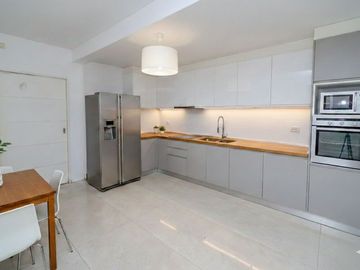 VENTA CASA 6 AMB FLORES PISCINA COCHERA PERMUTA