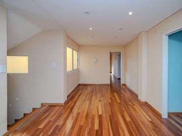 VENTA CASA 6 AMB FLORES PISCINA COCHERA PERMUTA