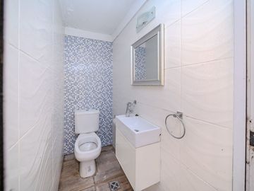 VENTA CASA 6 AMB FLORES PISCINA COCHERA PERMUTA