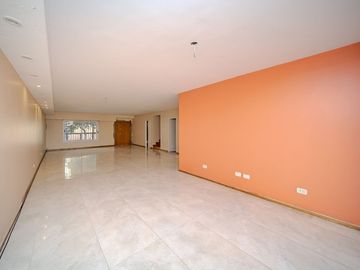 VENTA CASA 6 AMB FLORES PISCINA COCHERA PERMUTA