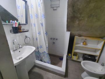 VENTA CASA MULTIFAMILIAR 2 PLANTAS, PATIO Y LOCAL