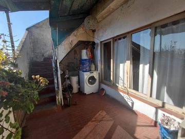 VENTA CASA MULTIFAMILIAR 2 PLANTAS, PATIO Y LOCAL