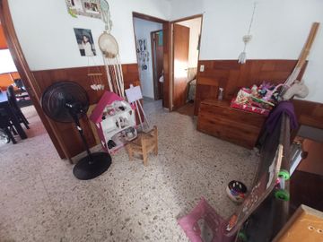 VENTA CASA MULTIFAMILIAR 2 PLANTAS, PATIO Y LOCAL