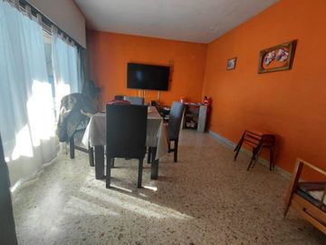 VENTA CASA MULTIFAMILIAR 2 PLANTAS, PATIO Y LOCAL