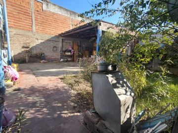 VENTA CASA MULTIFAMILIAR 2 PLANTAS, PATIO Y LOCAL