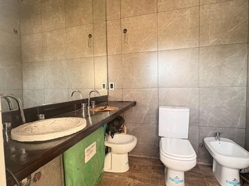 Venta Casa quinta mas departamento La Reja