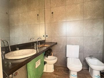 Venta Casa quinta mas departamento La Reja