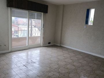 VENTA GALPON 295 m2 C/OFICINAS 95 M2, LA TABLADA