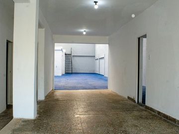 VENTA GALPON 295 m2 C/OFICINAS 95 M2, LA TABLADA