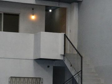 VENTA GALPON 295 m2 C/OFICINAS 95 M2, LA TABLADA
