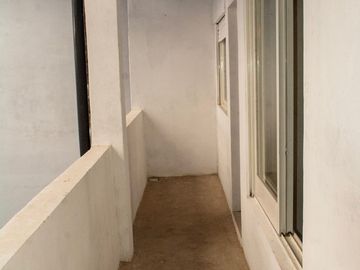 VENTA GALPON 295 m2 C/OFICINAS 95 M2, LA TABLADA