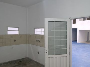 VENTA GALPON 295 m2 C/OFICINAS 95 M2, LA TABLADA