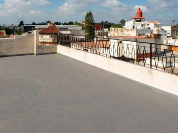 VENTA GALPON 295 m2 C/OFICINAS 95 M2, LA TABLADA