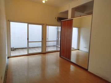 En venta Ph de 2 amb con 2 patios en PB  Chacarita