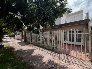 Casa mas departamento en barrio Ayacucho, Cordoba