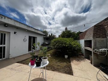 Casa mas departamento en barrio Ayacucho, Cordoba