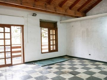 Casa en venta en Wilde con jardin
