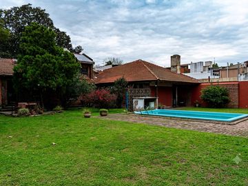 Casa en venta en Wilde con jardin