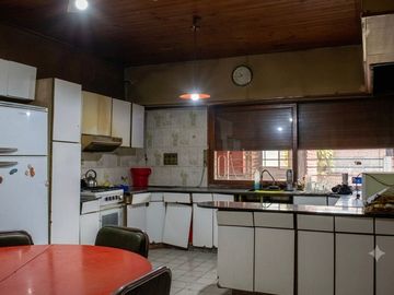 Casa en venta en Wilde con jardin