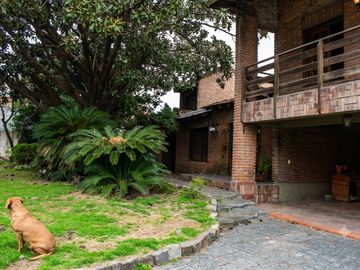 Casa en venta en Wilde con jardin