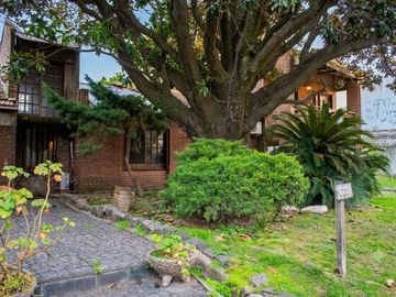Casa en venta en Wilde con jardin