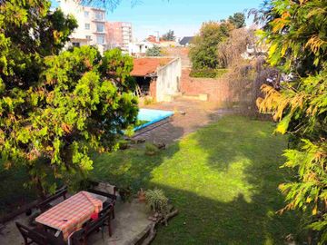 Casa en venta en Wilde con jardin
