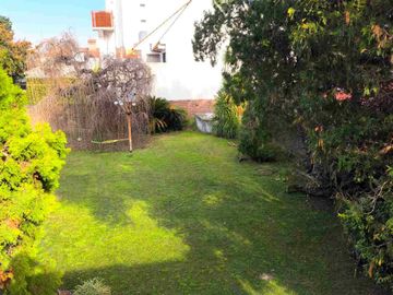 Casa en venta en Wilde con jardin