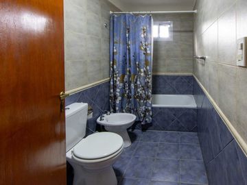 VENTA CASA + 3 DEPARTAMENTOS ORIENTADO A RENTA