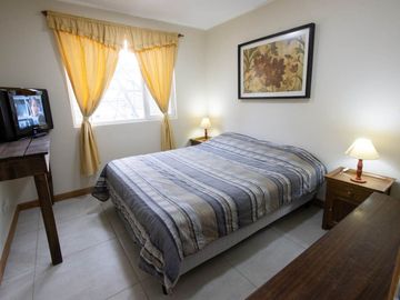 VENTA CASA + 3 DEPARTAMENTOS ORIENTADO A RENTA