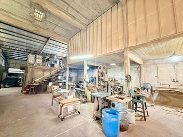 VENTA GALPON EN VILLA TESEI